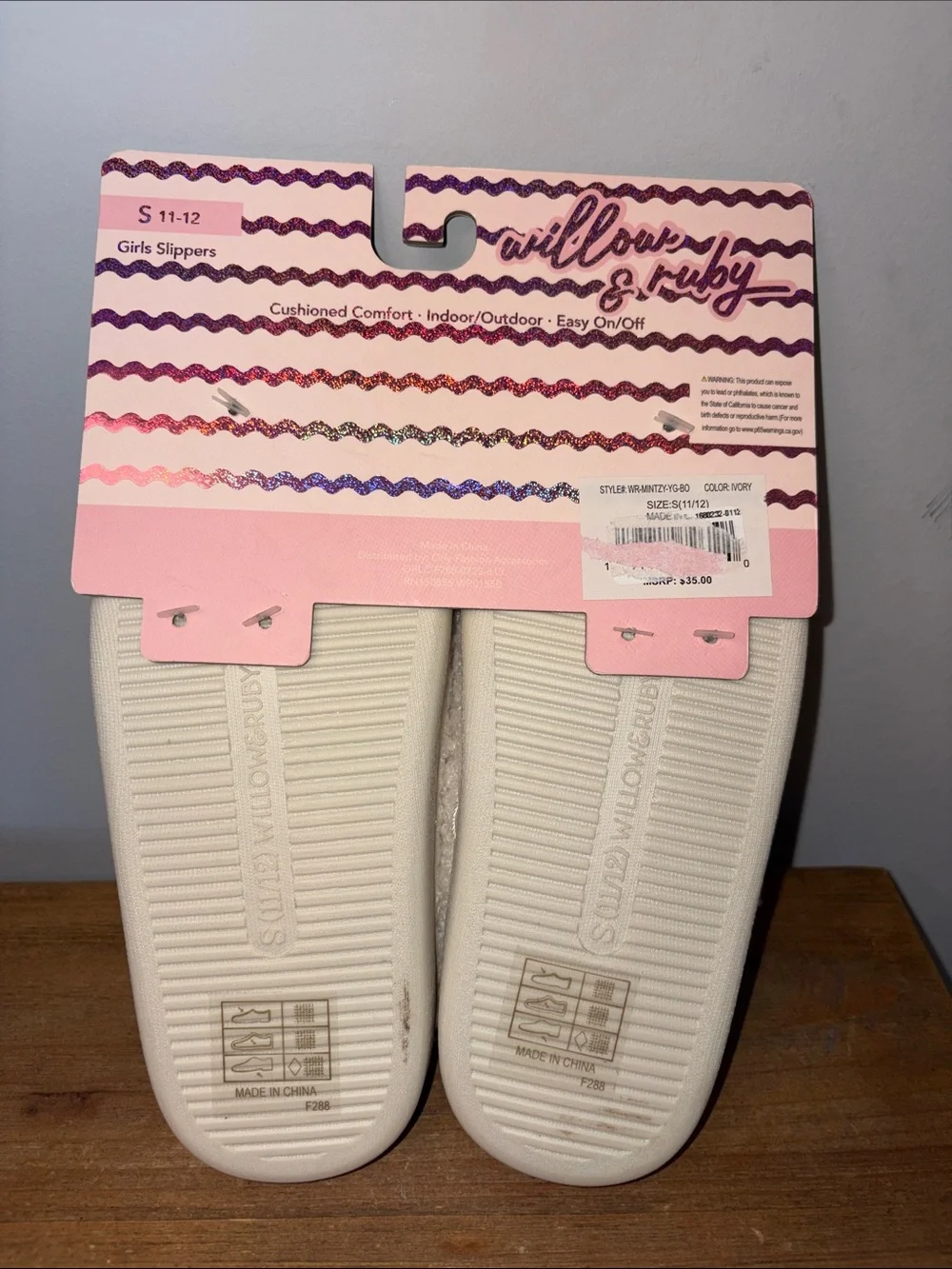 NEW Girls' White Peppermint Pom Slippers Size 11/12